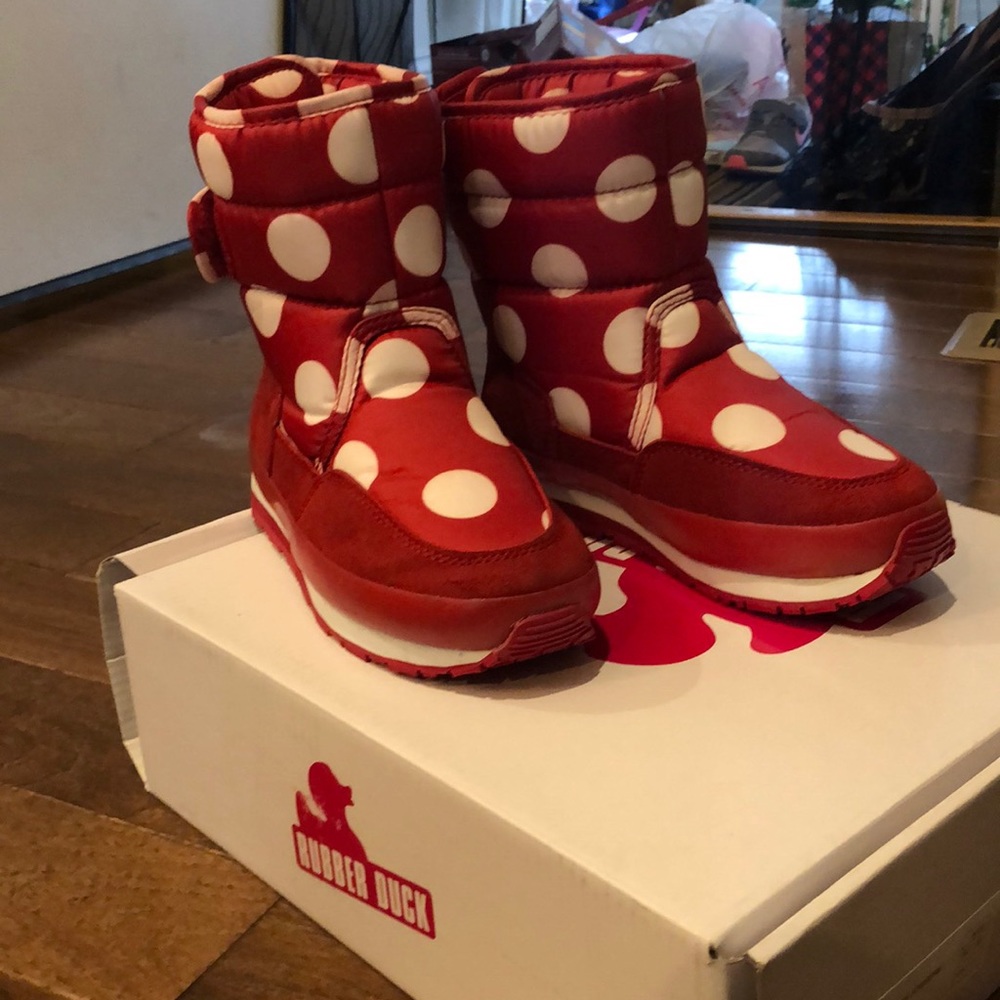 Kid snow boots size 1